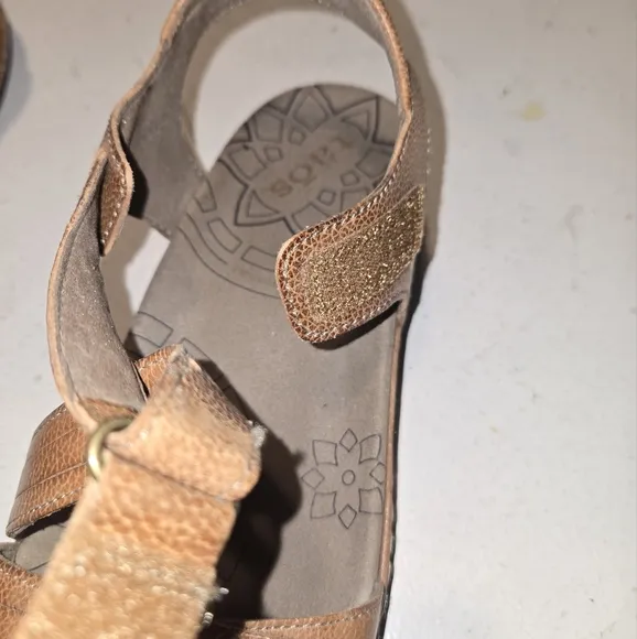 Taos Universe Leather Sandals Adjustable Cross Straps Like New Neutral Tan S/7