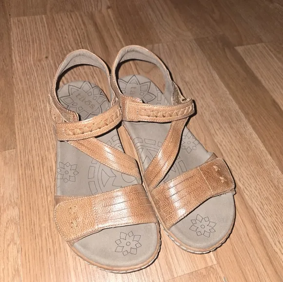 Taos Universe Leather Sandals Adjustable Cross Straps Like New Neutral Tan S/7