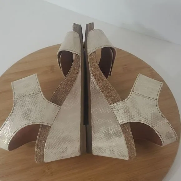 Taos Women's Carousel 2 Gold Leather Wedge Sandals Size EU 39 US 8/8.5