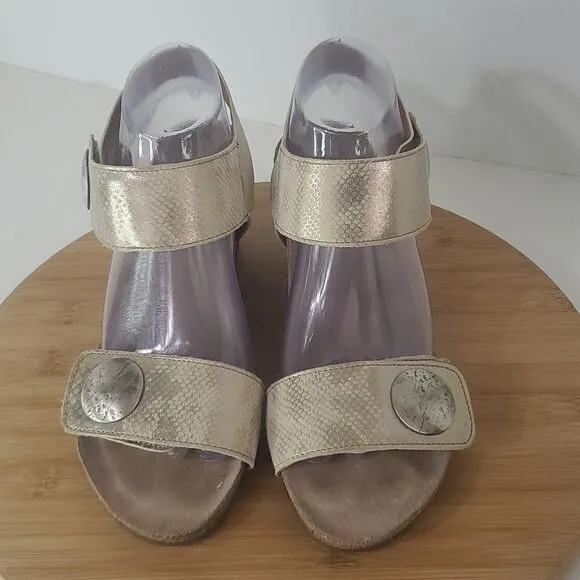Taos Women's Carousel 2 Gold Leather Wedge Sandals Size EU 39 US 8/8.5