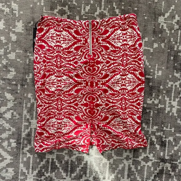 TART size Medium tropical print skirt, new never worn, red and white, back slit
