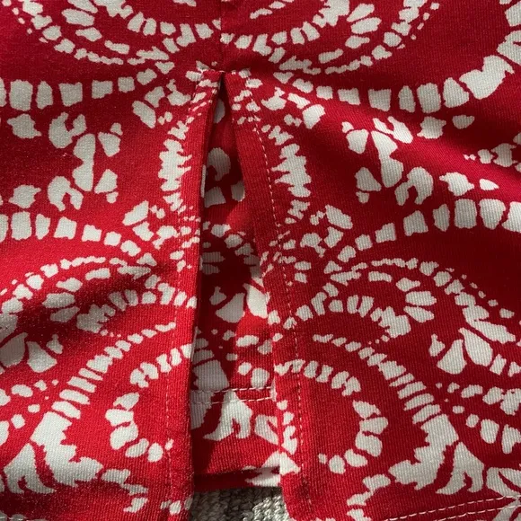 TART size Medium tropical print skirt, new never worn, red and white, back slit