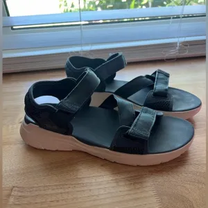 TEVA Men’s Zymic Travel Sandals