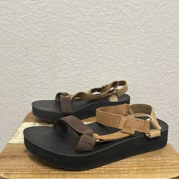 Teva Midform Universal Leather Sandals Size 8