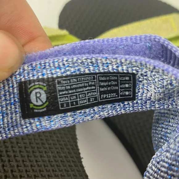 Teva Midform Universal Metallic size 2 sandals
