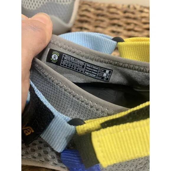 Teva Outflow Universal Gray Multicolor Water Comfort Sandal Shoe Kid’s Size 3