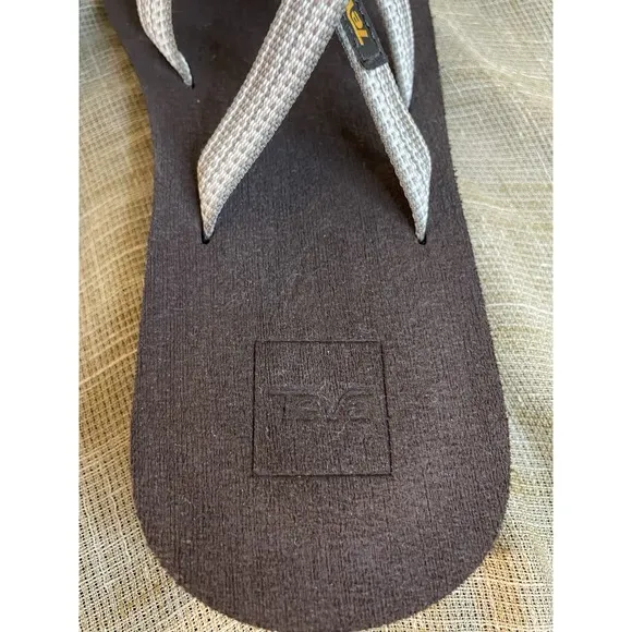 Teva Women's Olowahu Antiguous Strappy Sandals Brown/ Tan Size: 7 6840