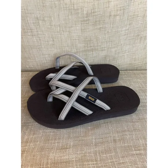 Teva Women's Olowahu Antiguous Strappy Sandals Brown/ Tan Size: 7 6840