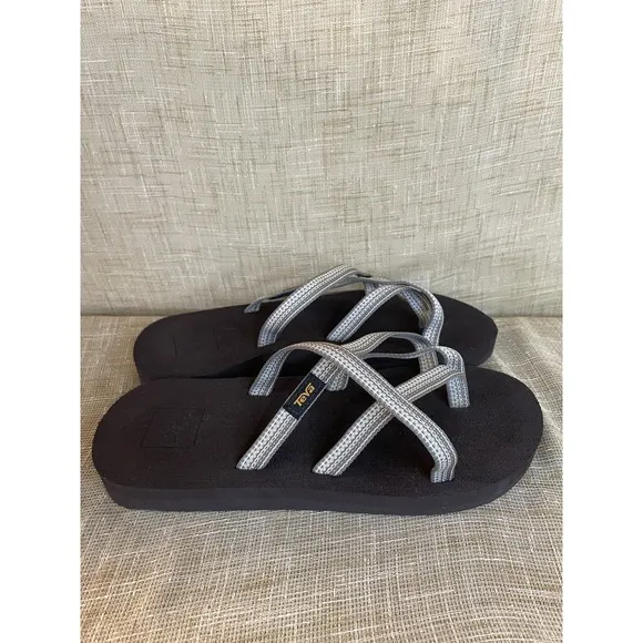 Teva Women's Olowahu Antiguous Strappy Sandals Brown/ Tan Size: 7 6840