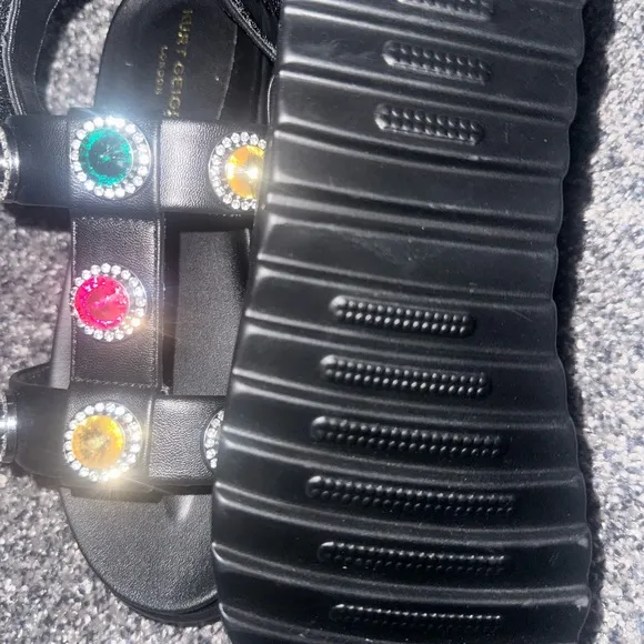 the Mini Orson Sandal from Kurt Geiger💚💜❤️🩵💙🧡💛