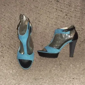 TOD'S-Blue Suede/Black Leather-T-Strap Platform Sandals-Sz 38A-Near Mint
