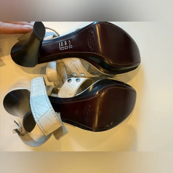 Tods Sandals Size 36 NWOT