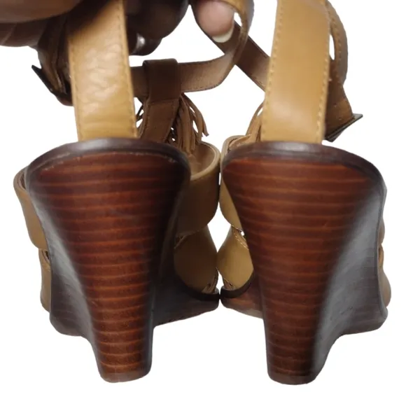 Tommy Bahama Palrinna Tassel Wedge Sandals