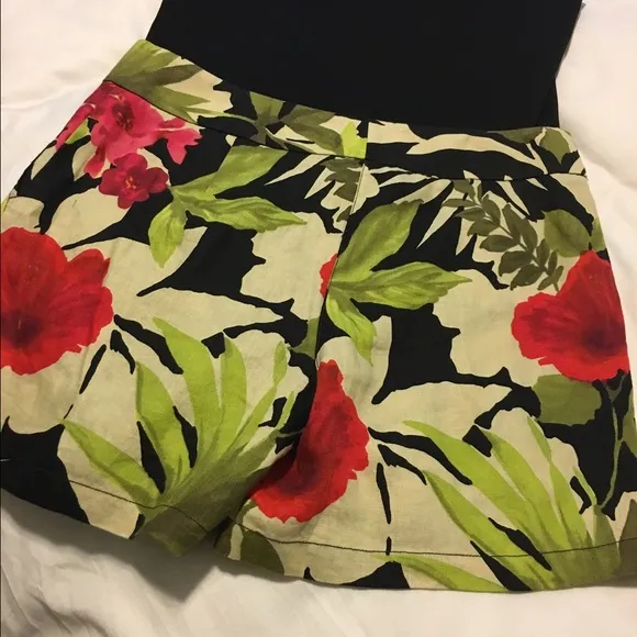 TOMMY BAHAMA VICTORIA BLOOMS 5&quot; SHORTS