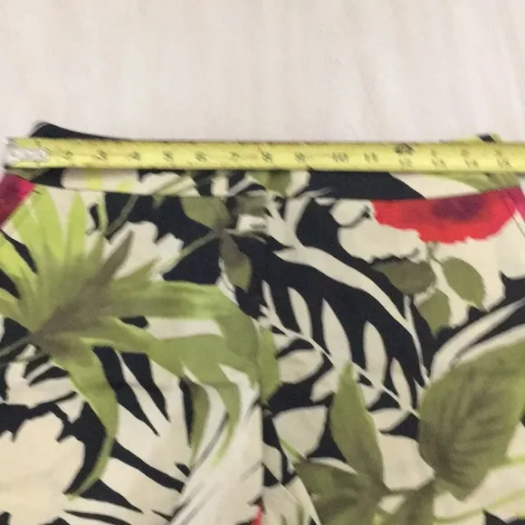 TOMMY BAHAMA VICTORIA BLOOMS 5&quot; SHORTS