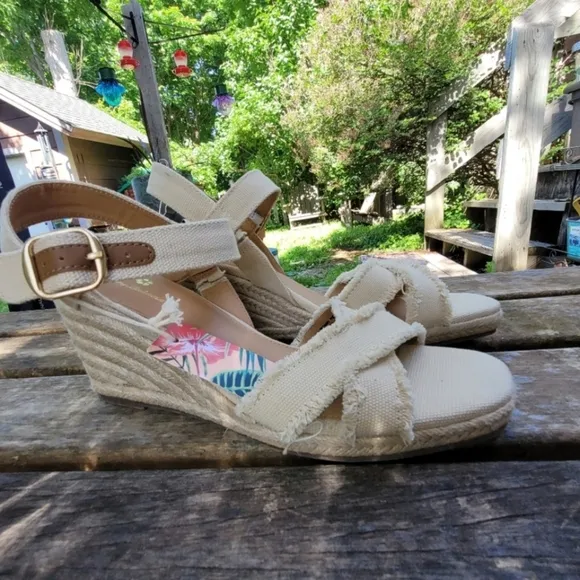 Tommy Bahamas Bethany Wedge CrissCross Sandals Oatmeal 9.5
