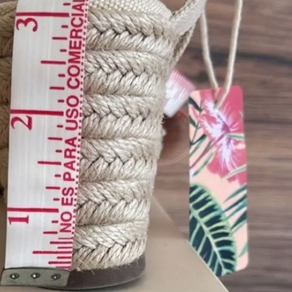 Tommy Bahamas Bethany Wedge CrissCross Sandals Oatmeal 9.5