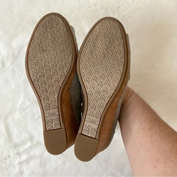 Toms Light Gray Wedge Sandals Size 9
