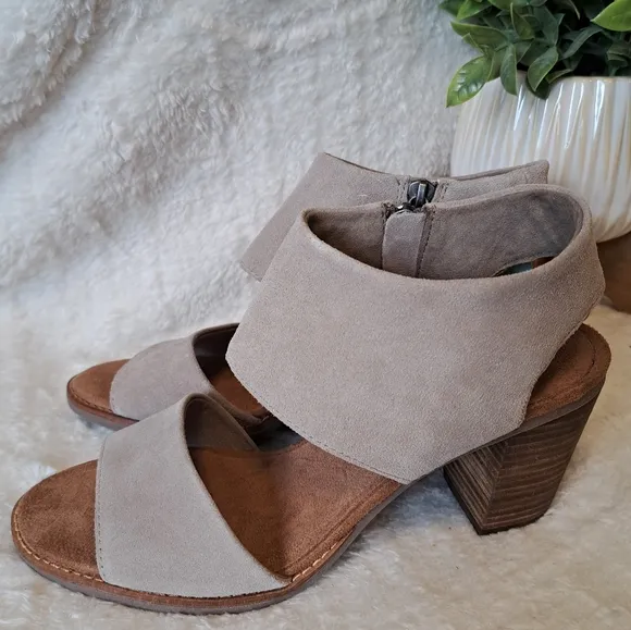 TOMS Majorca Cutout Sandal Block Heel Taupe Suede Slingback Women's Size 9 NEW