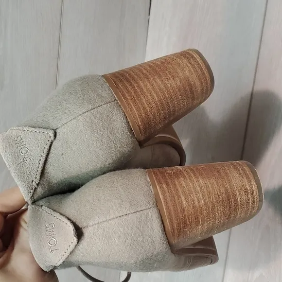 Toms Women Ankle Suede Heels Sandals shoes sz 9