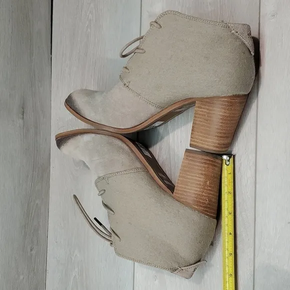 Toms Women Ankle Suede Heels Sandals shoes sz 9