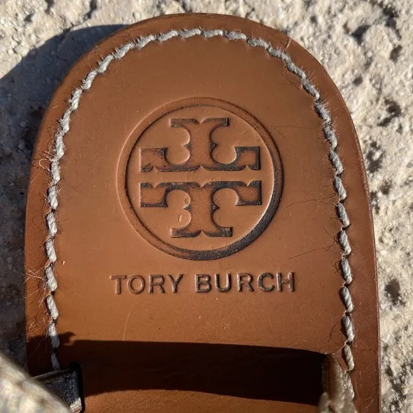 Tory Burch Camellia thong sandals medallion toe gold accents leather 9.5 travel