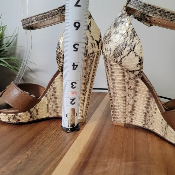 Tory Burch Livia Leather Snakeskin Wedge Sandals Size 6