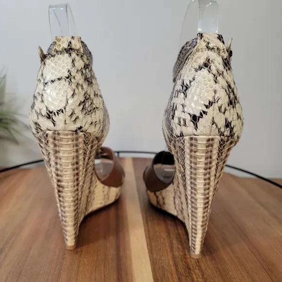 Tory Burch Livia Leather Snakeskin Wedge Sandals Size 6