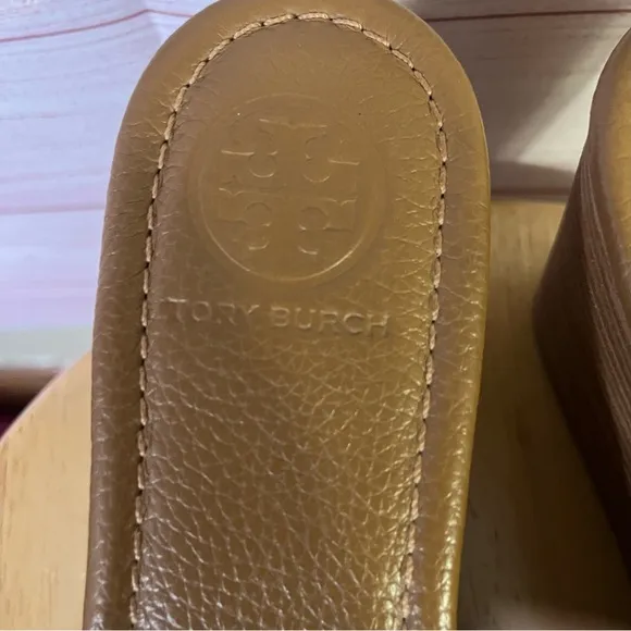 Tory Burch Tan Pebble Leather Wedge Slide Sandals Gold Logo Size 9.5