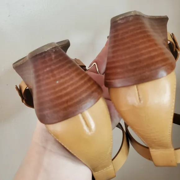 Tory Burch Zoey Wedge Sandals Size 7.5 Tan