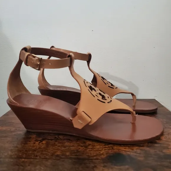 Tory Burch Zoey Wedge Sandals Size 7.5 Tan