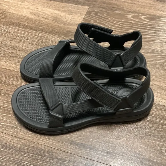 Totes Sandals