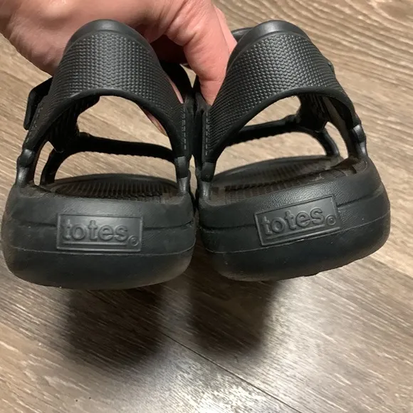 Totes Sandals