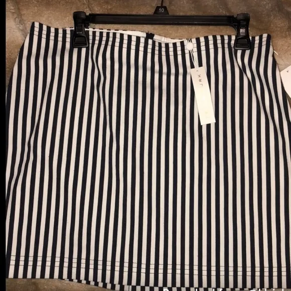 TRINA TURK size 10 Dark Navy almost black &amp; white striped stretch mini skirt