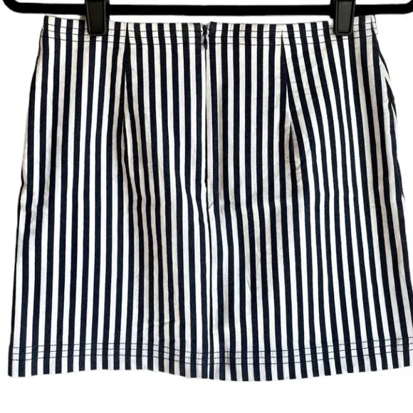TRINA TURK size 10 Dark Navy almost black &amp; white striped stretch mini skirt