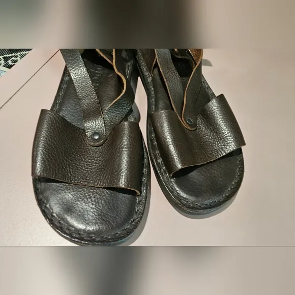 TRIPPEN Manolo Leather Wrap Sandal In Dark Brown. Size 37(US 6.5/7)