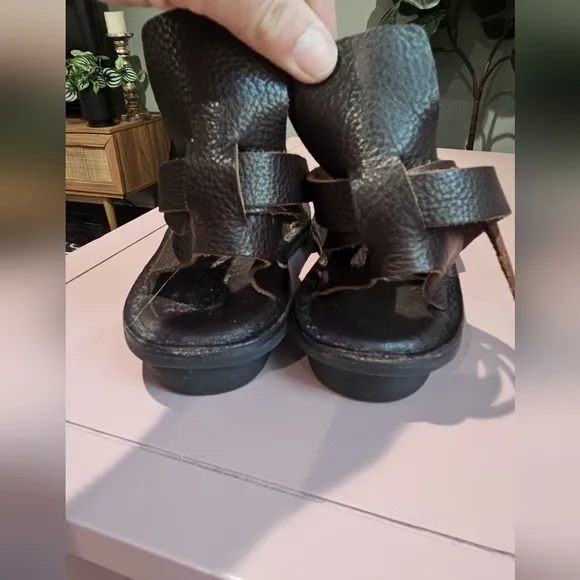 TRIPPEN Manolo Leather Wrap Sandal In Dark Brown. Size 37(US 6.5/7)
