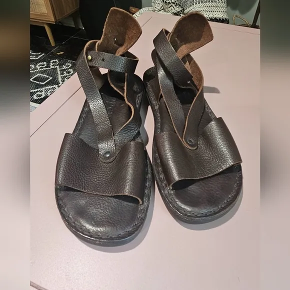 TRIPPEN Manolo Leather Wrap Sandal In Dark Brown. Size 37(US 6.5/7)