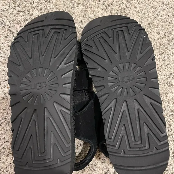 UGG Black Goldenstar Strappy Flatform Sandals in 9.5