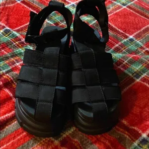 UGG Black Sandals with Woven Design and Ankle Support