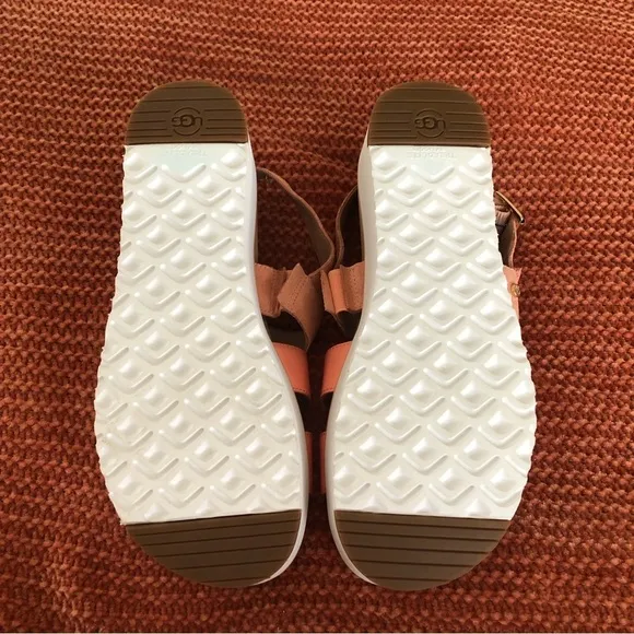 UGG Braelynn Leather Platform Sandals Size 7