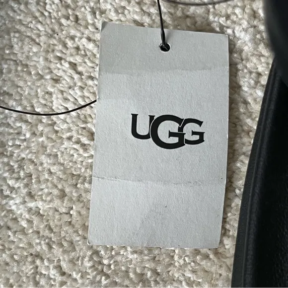 UGG Capitola Flip Flops Sandals-Black Leather-Men’s 12-Summer-Casual-Travel-NEW