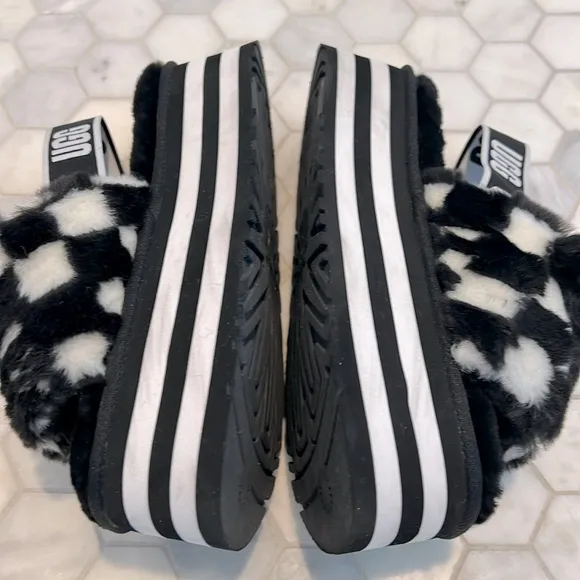 UGG Disco Marble Fluff Ya Stacked Platform Black &amp; White Slippers Sandals Size 8