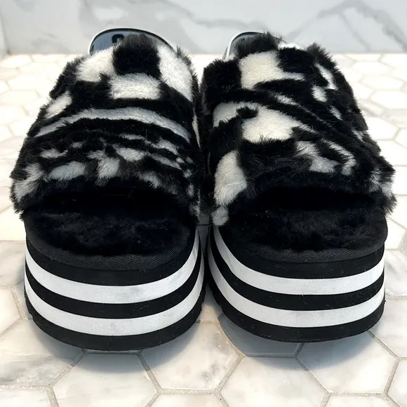 UGG Disco Marble Fluff Ya Stacked Platform Black &amp; White Slippers Sandals Size 8