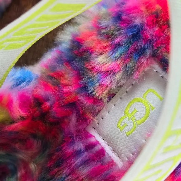 UGG Fluff Yeah Pixelate Sandals Sz 6 kids girls 1129072K
