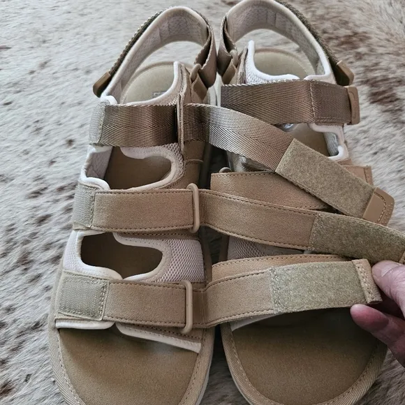 UGG Goldencoast Men's Multistrap Sandals in Beige Size 12 NEW