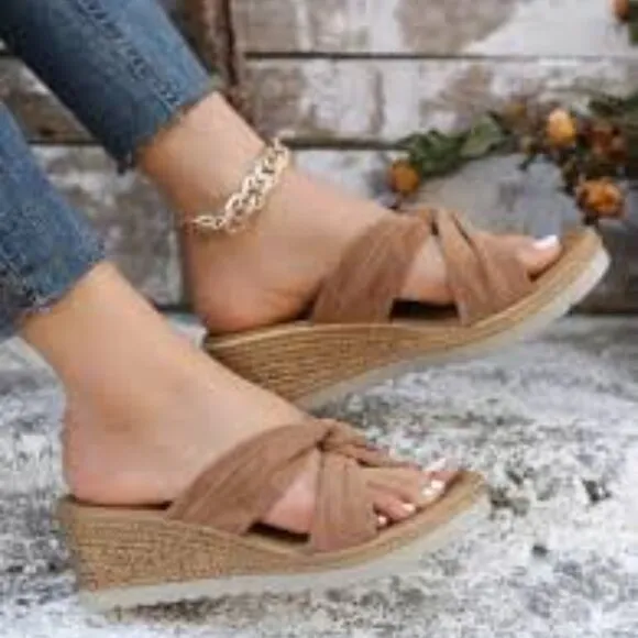 UGG Niyomee Chestnut Espadrille Wedge Sandals | Size 8