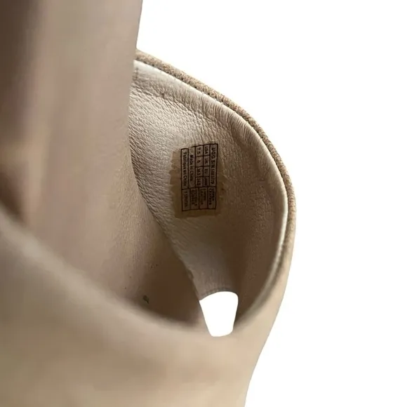 UGG Oatmeal Suede Wedge HeelEspadrilles /Sandals Women's Size 7.5
