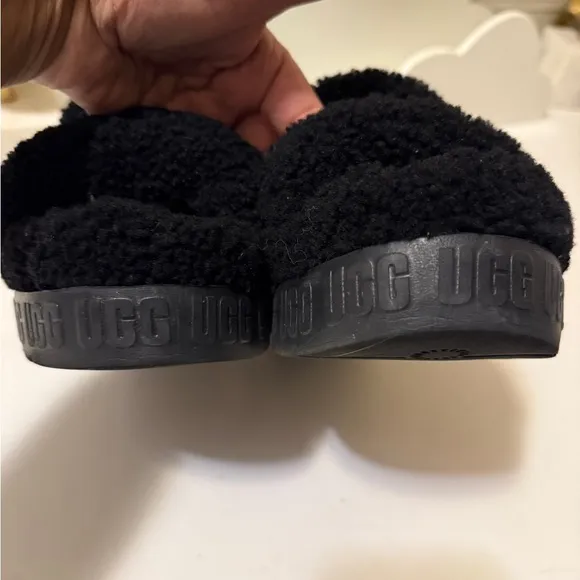 UGG Oh Fluffita SheepskinSlippers Slingback SZ 8 BlackWomens.great conditions