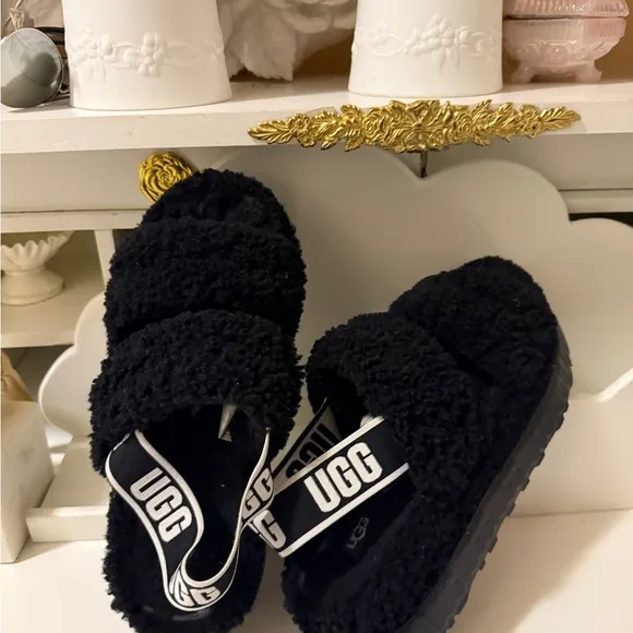UGG Oh Fluffita SheepskinSlippers Slingback SZ 8 BlackWomens.great conditions